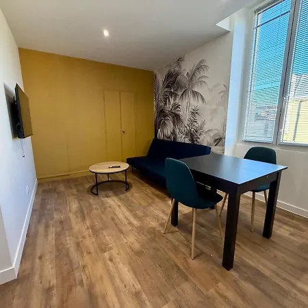 شقة T2 Renove Avec Salon Separe, Canape, Tv *