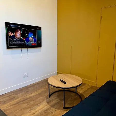 T2 Renove Avec Salon Separe, Canape, Tv Apartament *