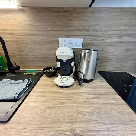 شقة T2 Renove Avec Salon Separe, Canape, Tv