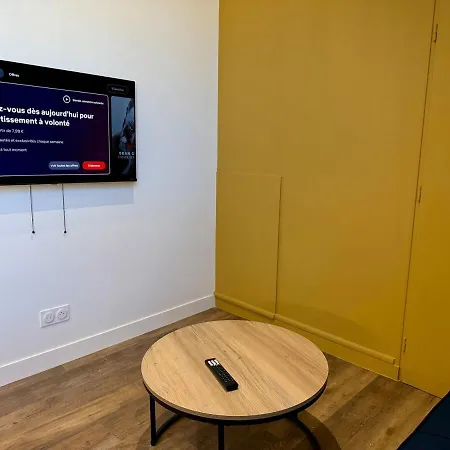 T2 Renove Avec Salon Separe, Canape, Tv Apartament *