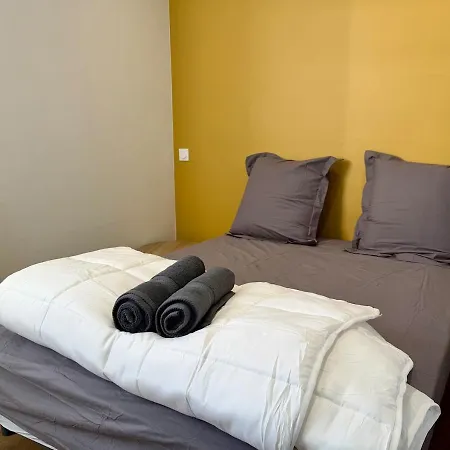 شقة T2 Renove Avec Salon Separe, Canape, Tv