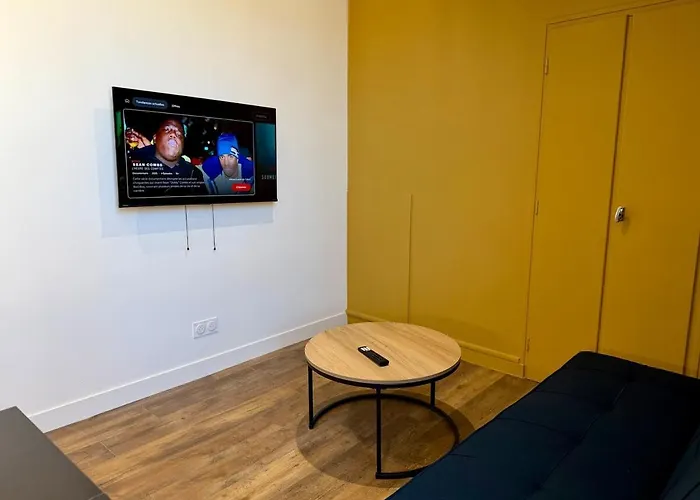 T2 Renove Avec Salon Separe, Canape, Tv Apartment *