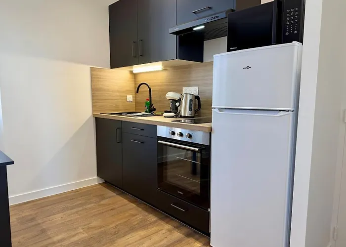 Apartment T2 Renove Avec Salon Separe, Canape, Tv *