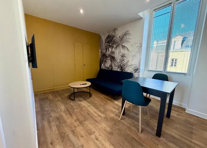 T2 Rénové Avec Salon Séparé, Canapé, Tv * La Roche-sur-Yon