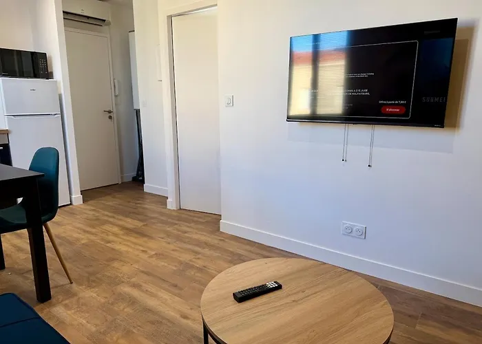 T2 Renove Avec Salon Separe, Canape, Tv La Roche-sur-Yon