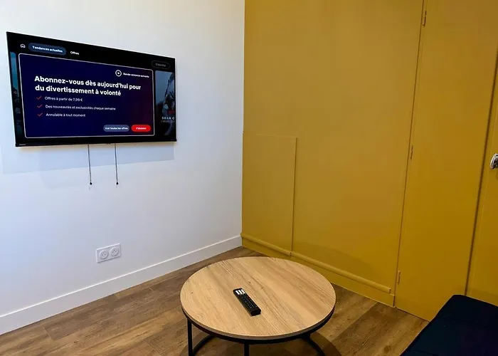 T2 Rénové Avec Salon Séparé, Canapé, Tv Appartamento *