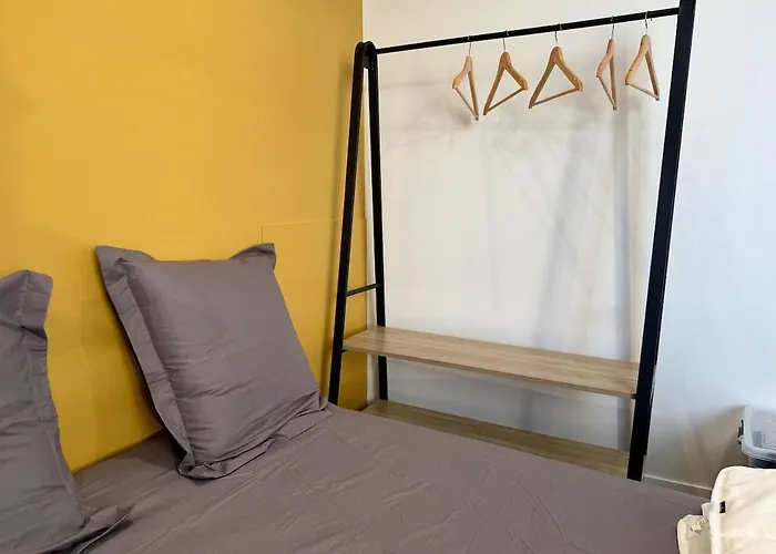 T2 Renove Avec Salon Separe, Canape, Tv * La Roche-sur-Yon